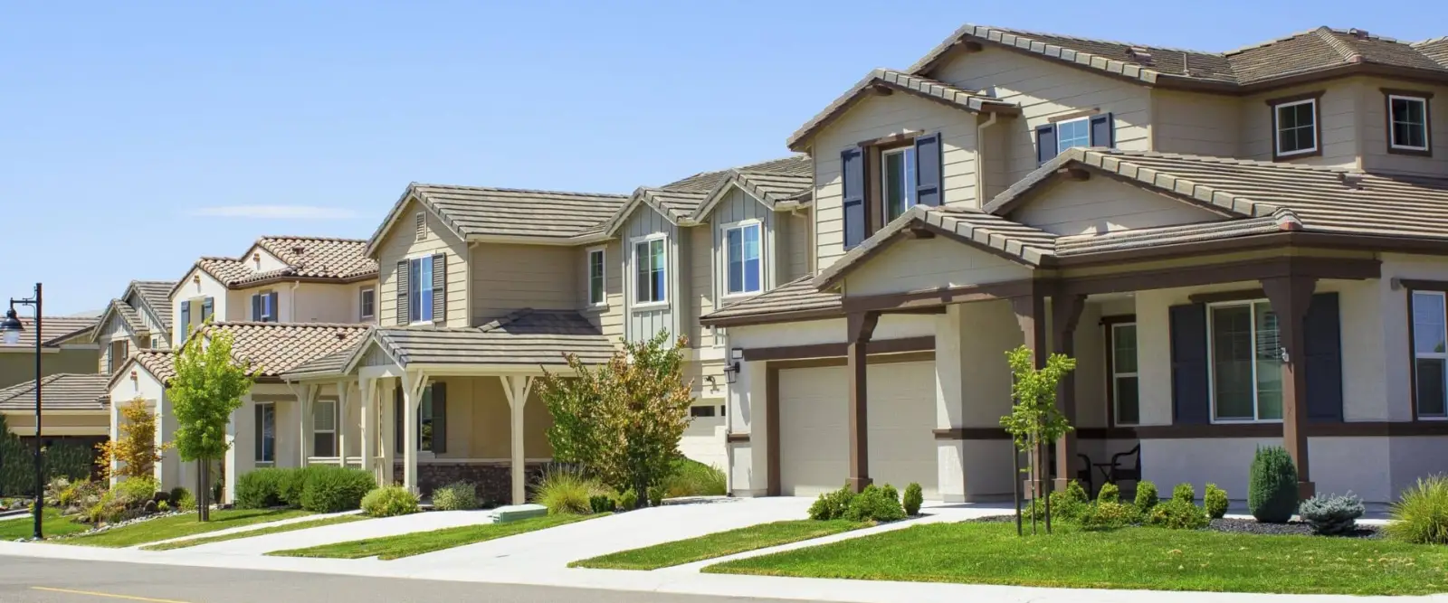 Row of two-story suburban homes in Florida
